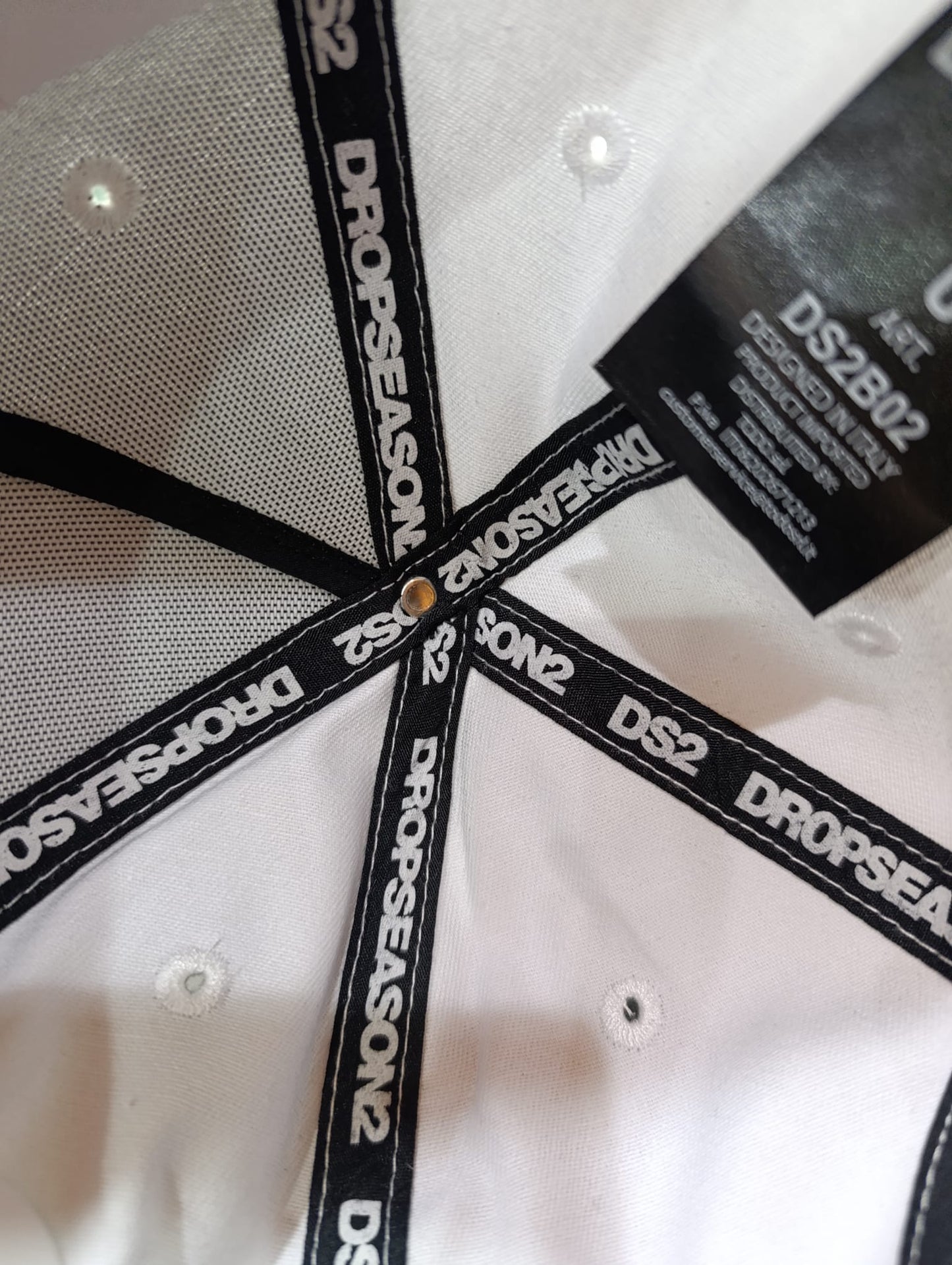 Cappello DS2 nero con stampa B02
